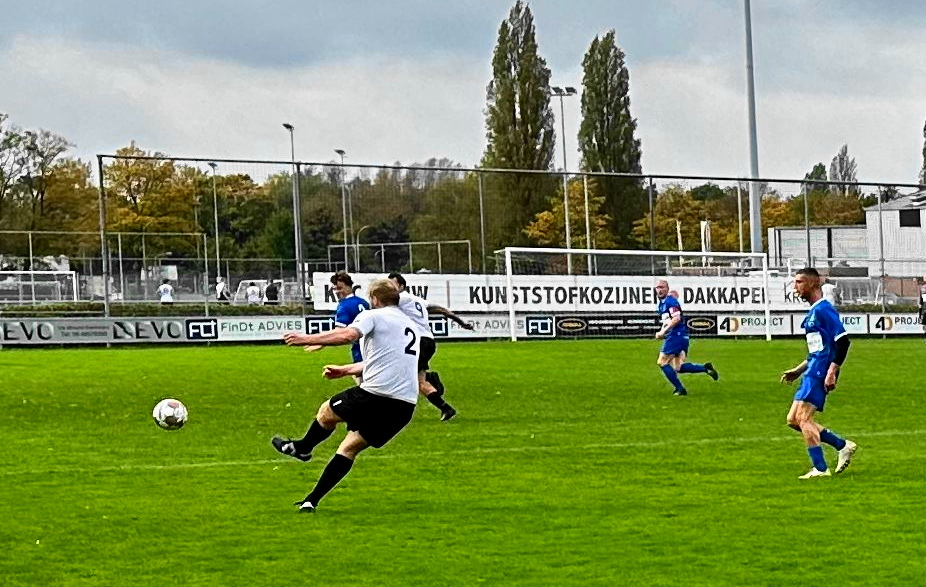 Tweede elftal wint weer