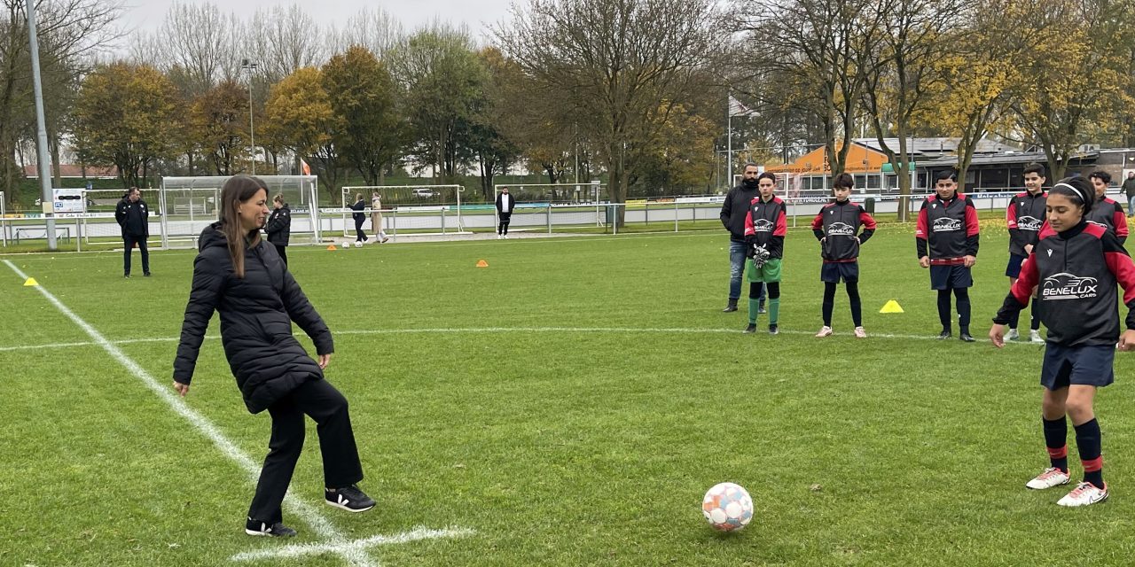 Wethouder opent ons tweede veld