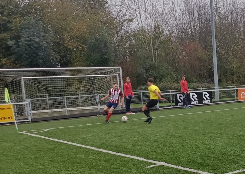 Tweede elftal blijft koploper