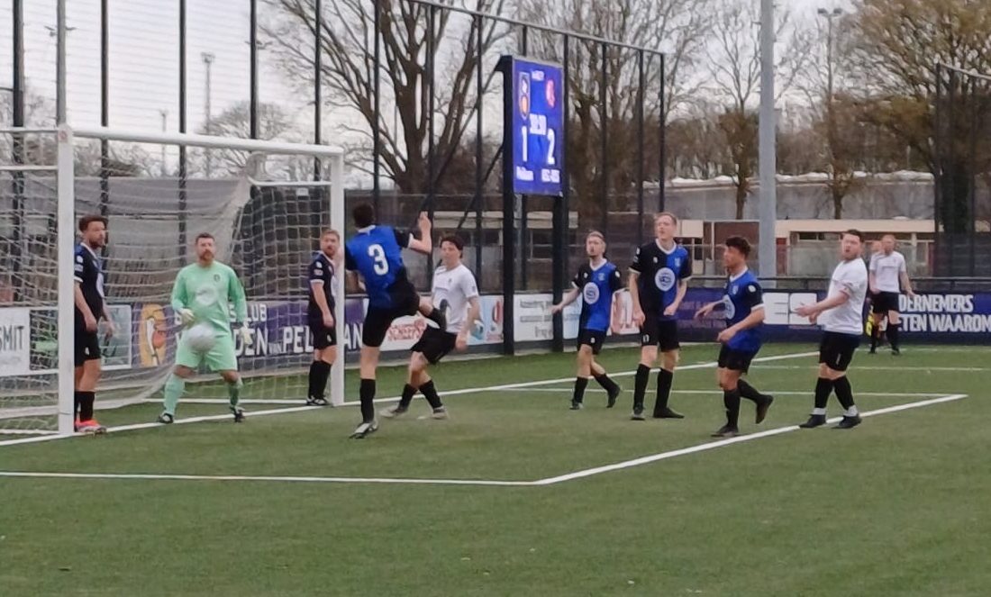 Tweede elftal neemt lastige horde