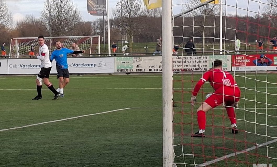 Eerste elftal weer onderuit